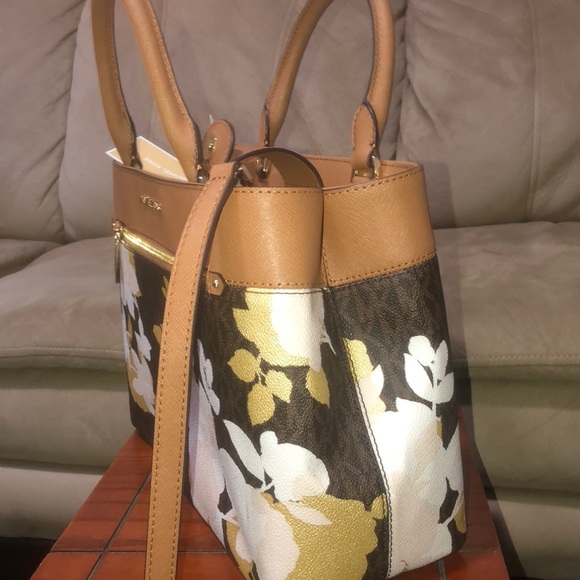 Michael Kors Handbag - Picture 3 of 4